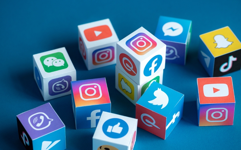 Tìm data khách hàng qua mạng xã hội
